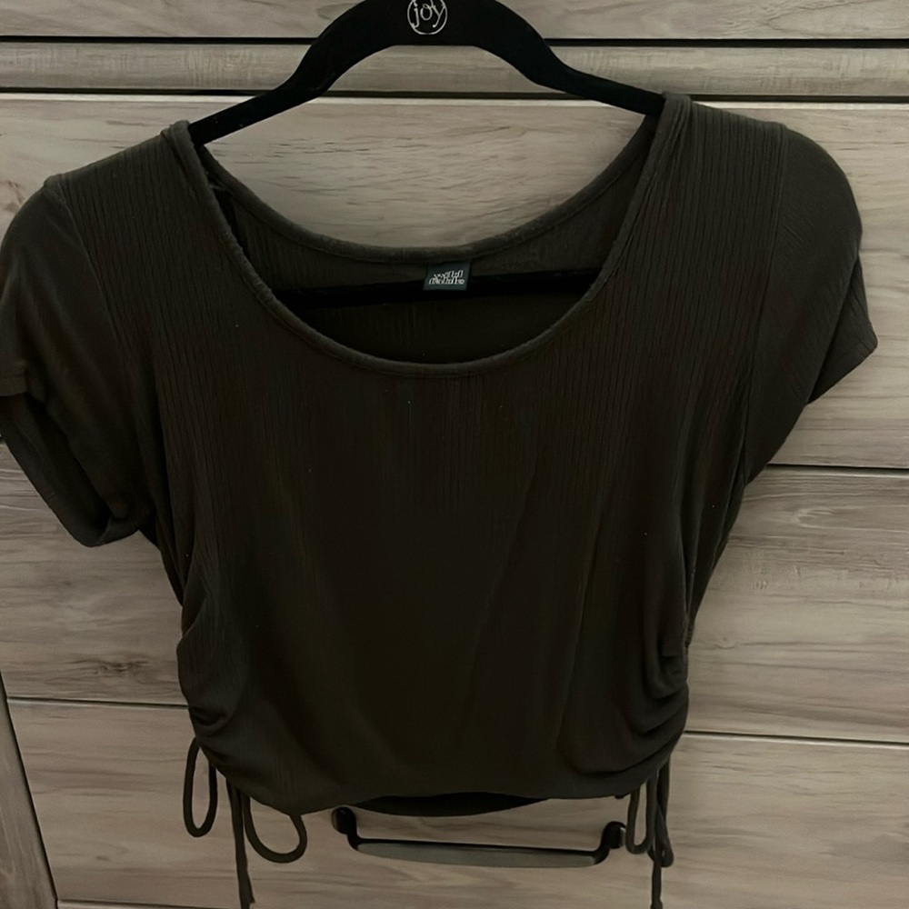 Ribbed draw string crop top!